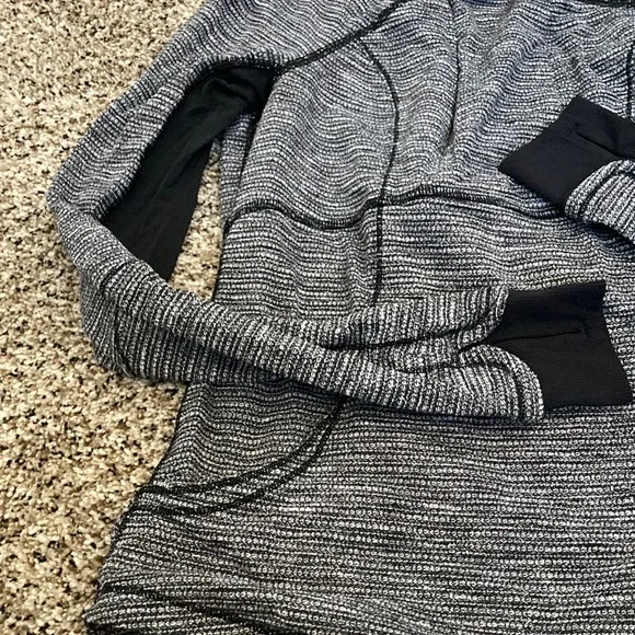 Lululemon pullover black/white size 8 - Picture 3 of 9